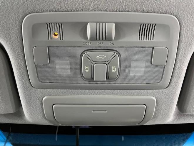 エスティマアエラス　プレミアムエディション　本州仕入　寒冷地仕様　禁煙車　パワーバックドア　両側パワースライドドア　純正ブラックハーフレザーシート　純正１８インチＡＷ　社外１８ＡＷ＋スタッドレスタイヤ付　前後コーナーセンサー　フロントガラス熱線 4WD 2400 5Dr