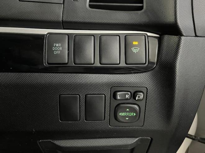 エスティマアエラス　プレミアムエディション　本州仕入　寒冷地仕様　禁煙車　パワーバックドア　両側パワースライドドア　純正ブラックハーフレザーシート　純正１８インチＡＷ　社外１８ＡＷ＋スタッドレスタイヤ付　前後コーナーセンサー　フロントガラス熱線 4WD 2400 5Dr