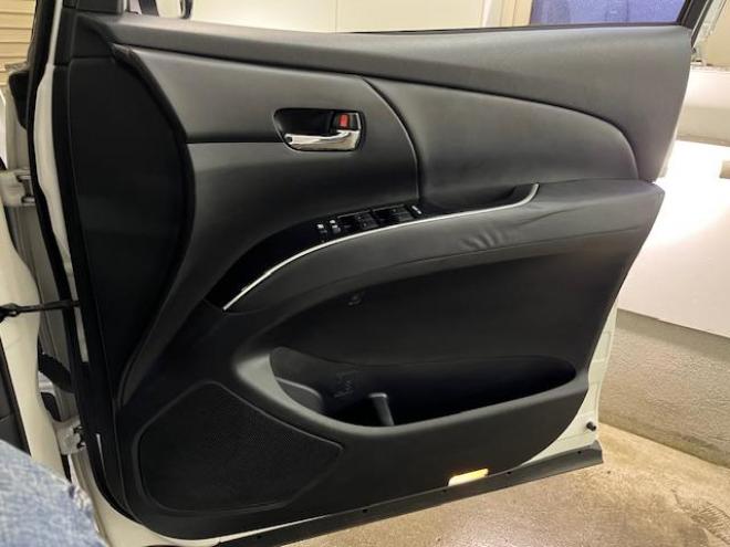 エスティマアエラス　プレミアムエディション　本州仕入　寒冷地仕様　禁煙車　パワーバックドア　両側パワースライドドア　純正ブラックハーフレザーシート　純正１８インチＡＷ　社外１８ＡＷ＋スタッドレスタイヤ付　前後コーナーセンサー　フロントガラス熱線 4WD 2400 5Dr