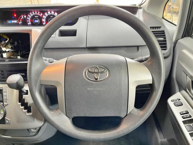 ヴォクシー2.0Z 4WD 5年保証 スマキー パワスラ 自社認証工場 車検整備2年付 寒冷地仕様 禁煙