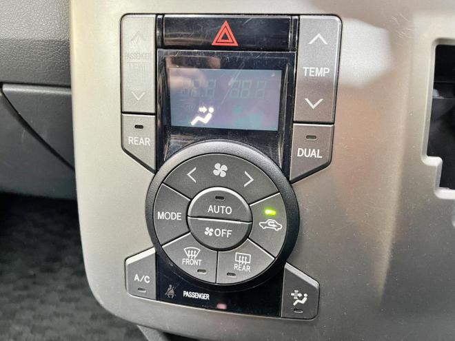 ヴォクシー2.0Z 4WD 5年保証 スマキー パワスラ 自社認証工場 車検整備2年付 寒冷地仕様 禁煙