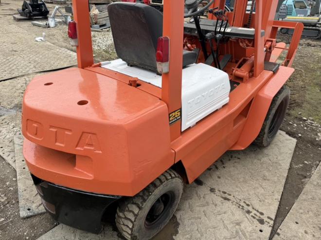 フォークリフト全塗装済 トヨタ 3FGL25 2.5トン ヒンジ付き ダブルタイヤ