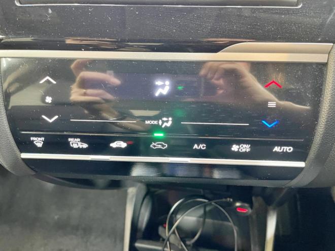 フィット1.5ハイブリッドLパッケージ 4WD 5年保証 スマキー ナビTV Bカメ ドラレコ 夏冬タイヤ 自社認証工場 修復歴無 寒冷地仕様 禁煙