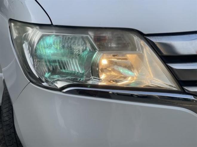 セレナハイウェイスター　４ＷＤ車　ＶＤＣ　アイドリングＳ　キーレスＥ　Ｗエアバック　盗難防止装置　エアバッグ　オートクルーズ　ＰＳ　ＰＷ　衝突安全ボディ　ＡＢＳ　３列シート　フルフラット　ウォークスルー　寒冷地仕様車 4WD 2000 5Dr
