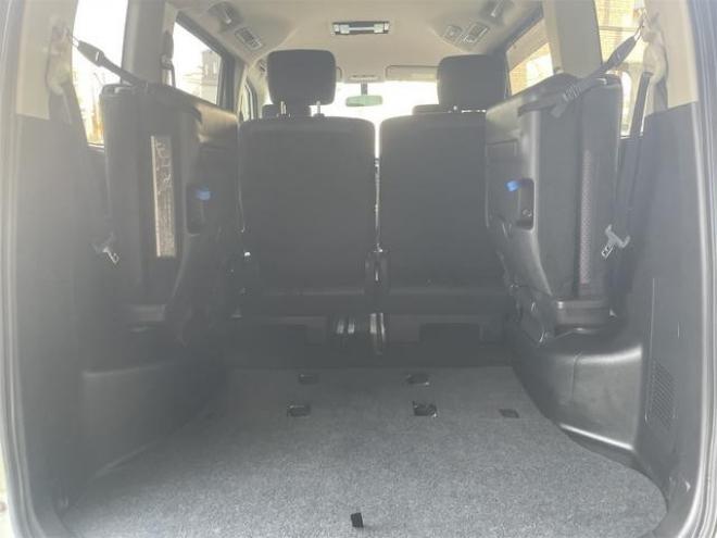 セレナハイウェイスター　４ＷＤ車　ＶＤＣ　アイドリングＳ　キーレスＥ　Ｗエアバック　盗難防止装置　エアバッグ　オートクルーズ　ＰＳ　ＰＷ　衝突安全ボディ　ＡＢＳ　３列シート　フルフラット　ウォークスルー　寒冷地仕様車 4WD 2000 5Dr