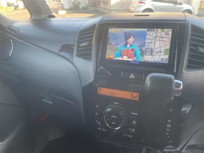 ルークスハイウェイスター　４ＷＤ　両側スライド・片側電動　ＴＶ　オートライト　ＨＩＤ　スマートキー　シートヒーター　ベンチシート　ＣＶＴ　盗難防止システム　ＡＢＳ　アルミホイール　衝突安全ボ 4WD 660 5Dr