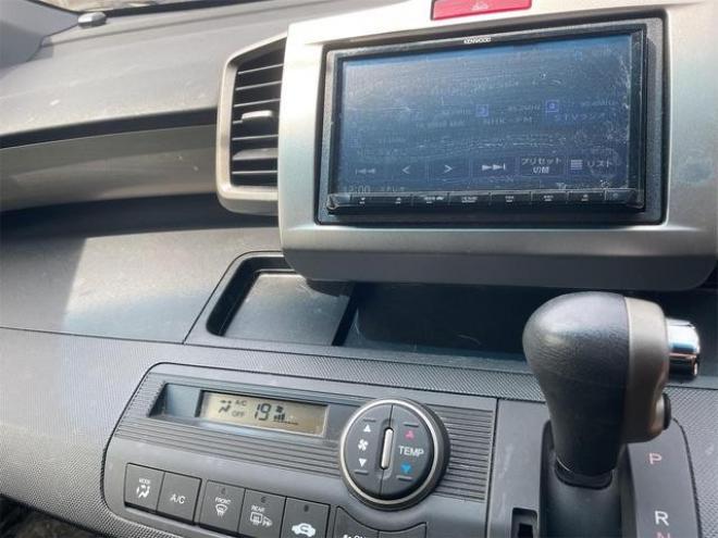 フリードスパイクＧ　ジャストセレクション　４ＷＤ　ナビ　ＴＶ　パワースライド　フロントガラス熱線　エンスタ　ＥＴＣ　バックカメラ　両側スライド・片側電動　電動格納ミラー　ＡＴ　ＡＢＳ　ＥＳＣ　エアコン 4WD 1500 5Dr