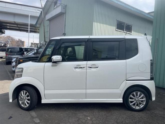 N-BOXカスタム Ｇ・Ｌパッケージ　後期モデル　４ＷＤ　新在庫値　下げ中！ＧＷスペシャル！　ＥＴＣ　バックカメラ　両側スライド・片側電動　ナビ　ＴＶ　ＨＩＤ　スマートキー　アイドリングストップ　シートヒーター　ベンチシート 4WD 660 5Dr