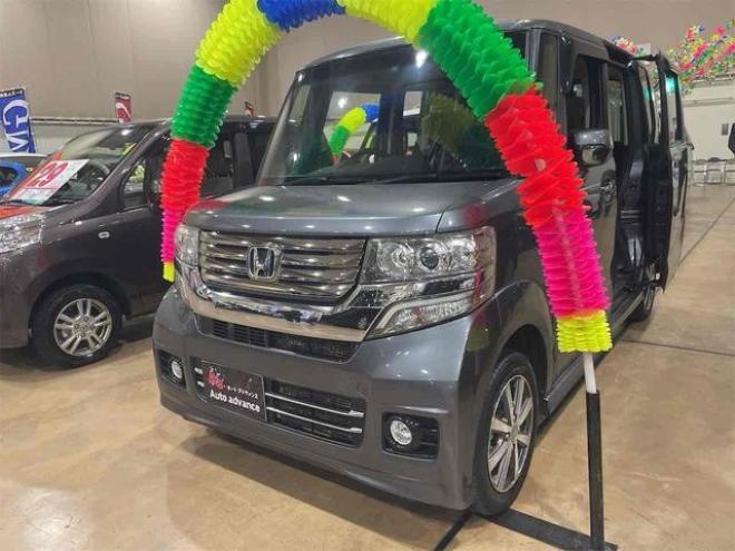 N-BOXカスタム Ｇ・Ｌパッケージ　４ＷＤ　バックカメラ　両側スライド・片側電動　ＴＶ　ＨＩＤ　スマートキー　アイドリングストップ　シートヒーター　ベンチシート　ＣＶＴ　盗難防止システム 4WD 660 5Dr