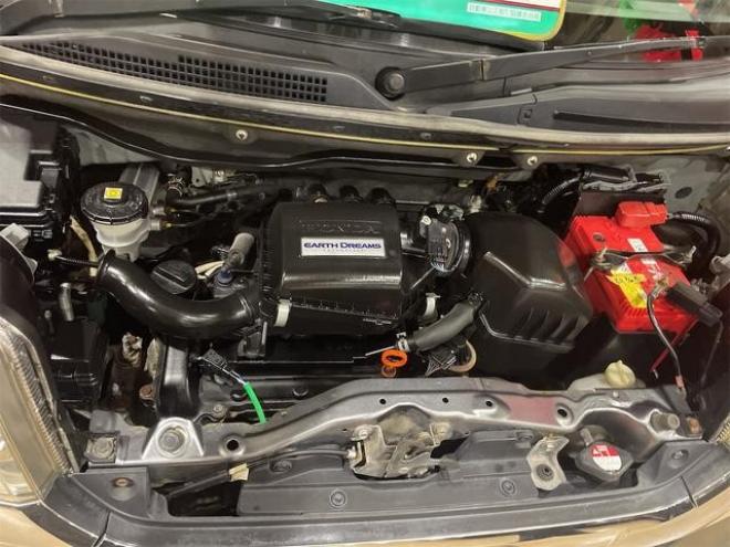 N-BOXカスタム Ｇ・Ｌパッケージ　４ＷＤ　バックカメラ　両側スライド・片側電動　ＴＶ　ＨＩＤ　スマートキー　アイドリングストップ　シートヒーター　ベンチシート　ＣＶＴ　盗難防止システム 4WD 660 5Dr