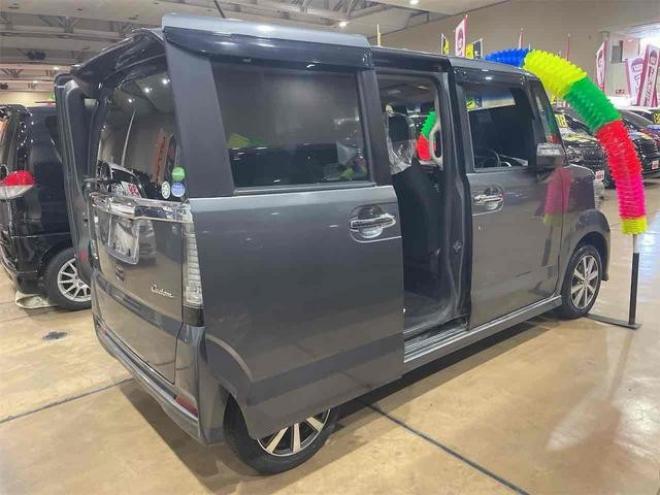 N-BOXカスタム Ｇ・Ｌパッケージ　４ＷＤ　バックカメラ　両側スライド・片側電動　ＴＶ　ＨＩＤ　スマートキー　アイドリングストップ　シートヒーター　ベンチシート　ＣＶＴ　盗難防止システム 4WD 660 5Dr
