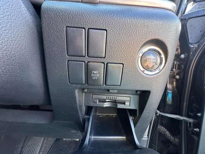 ヴェルファイア2.5 Z 4WD　寒冷地仕様　両側パワースライドドア　Bluetooth　ナビ　地デジ　衝突軽減ブレーキ　純正アルミホイール　　ビルトインETC　プッシュスタート　アイドリングストップ　サイドブレーキホールド 2500
