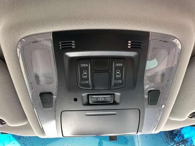 ヴェルファイア2.5 Z 4WD　寒冷地仕様　両側パワースライドドア　Bluetooth　ナビ　地デジ　衝突軽減ブレーキ　純正アルミホイール　　ビルトインETC　プッシュスタート　アイドリングストップ　サイドブレーキホールド 2500