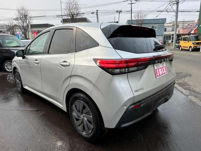 ノート1.2 S FOUR 4WD　ナビ　Bluetooth　アラウンドビューモニター　バックモニター　　オートホールド　アイドリングストップ　USB　スチールホイール冬　レーンキープアシスト　横滑り防止装置　コーナーセンサー　シートヒーター 1200