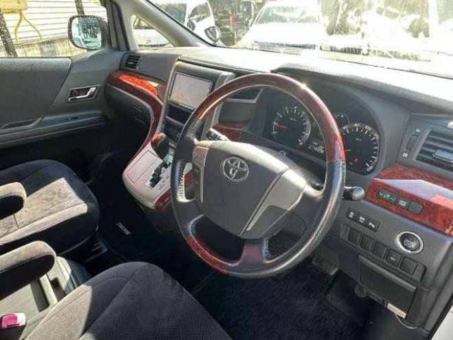 ヴェルファイア2.4 Z プラチナセレクション 4WD　両側パワースライドドア　HDDナビ　フルセグTV　バックモニター　プッシュスタート　横滑り防止装置　コーナーセンサー　パワーバックドア　純正アルミホイール　純正エンンジンスターター 2400