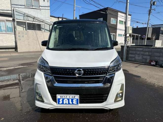 デイズルークスハイウェイスター Gターボ 4WD　ワンタッチ両側オートスライドドア　ナビ　Bluetooth　地デジ　運転席シートヒーター　衝突軽減ブレーキ　アイドリングストップ　横滑り防止装置　アラウンドビューモニター　バックモニター　純正アルミホイール 660