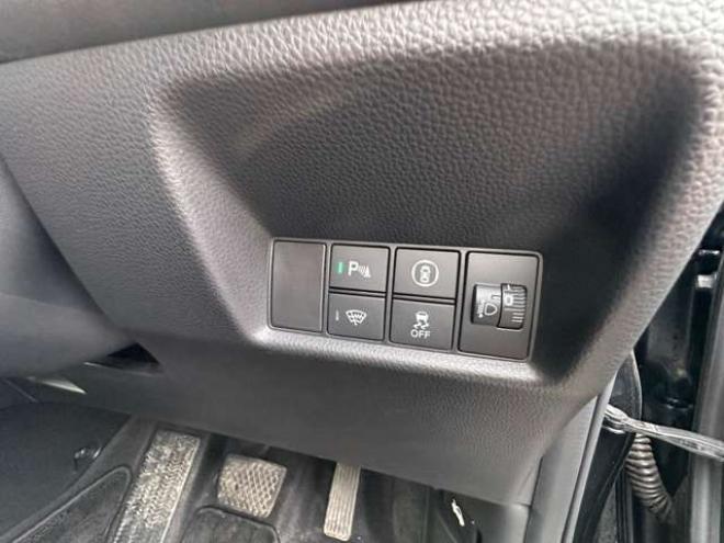 フィット1.5 e:HEV ホーム 4WD　純正ナビ　Bluetooth　バックカメラ　クルーズコントロール　コーナーセンサー　ハーフレザーシート　ETC　ミラーヒーター　横滑り防止装置　ブレーキホールド　USB前後　社外アルミホイール夏 1500