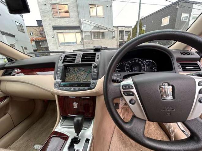 クラウンロイヤル 2.5 ロイヤルサルーン i-Four スペシャルナビパッケージ 4WD　 2500