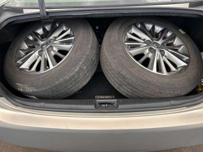 クラウンロイヤル 2.5 ロイヤルサルーン i-Four スペシャルナビパッケージ 4WD　 2500