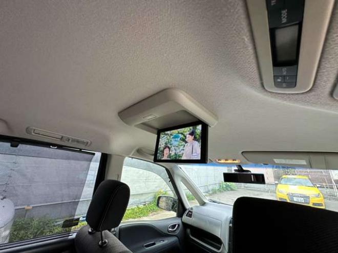 セレナ2.0 ハイウェイスター 4WD　左側パワースライドドア　Bluetooth 2000