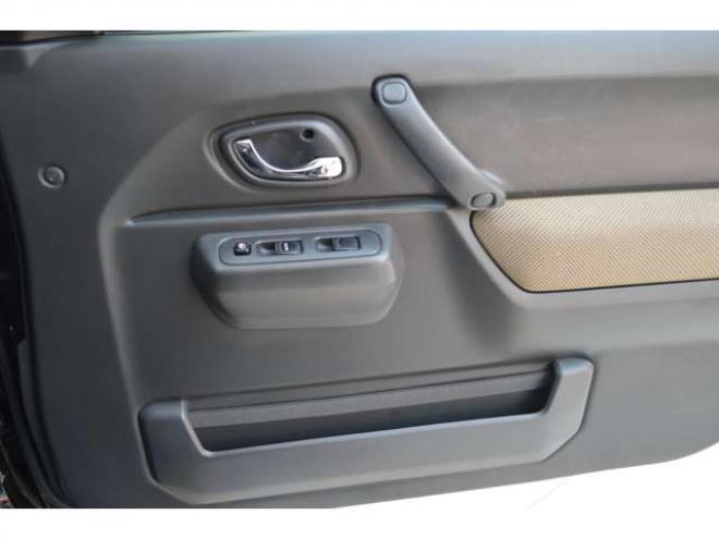 ジムニーランドベンチャー 4WD　ワンオーナー特別仕様車4WDターボCDハーフレザーシートヒーターウインカーミラーヒーター 660