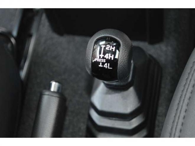 ジムニーXC 4WD　ワンオーナー車4WDターボ横滑り防止装置セーフティサポート搭載アイドリングストップ横滑り防止装置クルーズコントロール11インチディスプレイオーディオハイビームアシストLEDライト 660