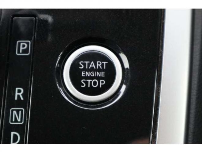 セレナ2.0 B 4WD　社外ナビ　バックカメラ　バックブザー　ETC　前側ドライブレコーダー　クルーズコントロール　オートライト　フォグランプ 2000