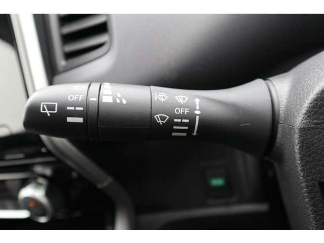 セレナ2.0 B 4WD　社外ナビ　バックカメラ　バックブザー　ETC　前側ドライブレコーダー　クルーズコントロール　オートライト　フォグランプ 2000