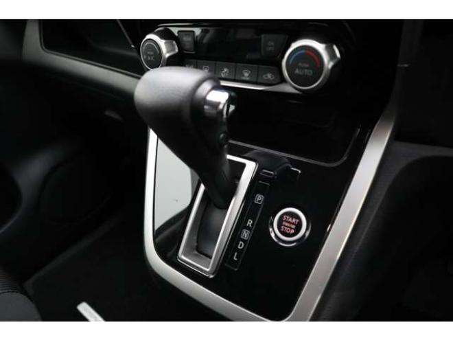 セレナ2.0 ハイウェイスター 4WD　純正フルセグナビ　アラウンドビューカメラ　両側電動スライドドア　ハンズフリーオートスライドドア　インテリジェントパーキングアシスト　クルーズコントロール 2000