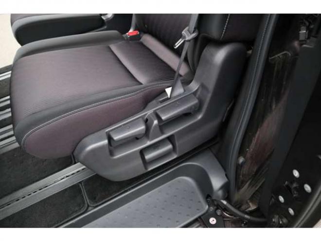 セレナ2.0 ハイウェイスター 4WD　純正フルセグナビ　アラウンドビューカメラ　両側電動スライドドア　ハンズフリーオートスライドドア　インテリジェントパーキングアシスト　クルーズコントロール 2000