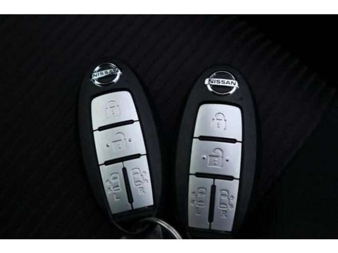 セレナ2.0 ハイウェイスター 4WD　純正フルセグナビ　アラウンドビューカメラ　両側電動スライドドア　ハンズフリーオートスライドドア　インテリジェントパーキングアシスト　クルーズコントロール 2000