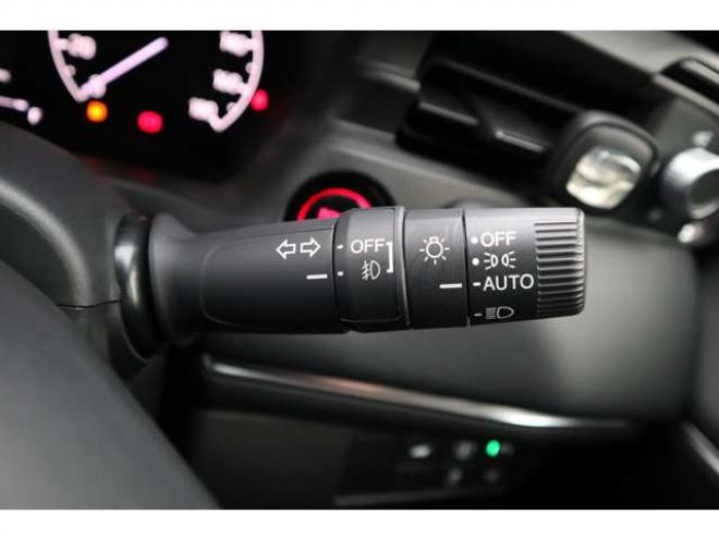 ヴェゼル1.5 e:HEV Z 4WD　純正フルセグナビ　全方位カメラ　社外ドラレコ付きデジタルルームミラー　ワイヤレス充電器　シートヒーター　アダプティブクルーズコントロール　電動パーキング　電動バックドア　ステアリングヒーター 1500