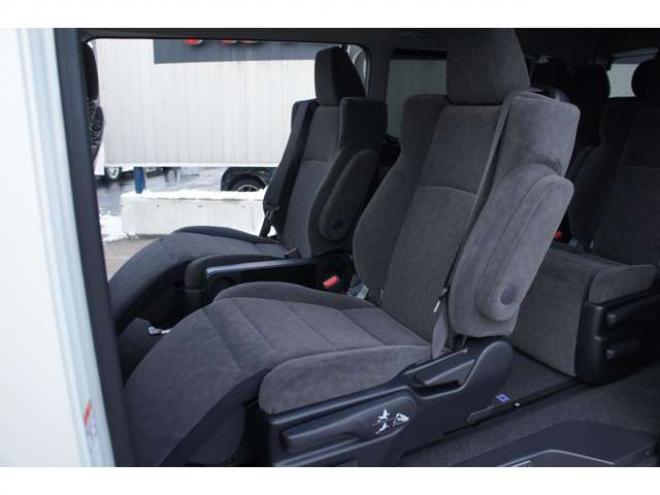ハイエースファインテックツアラー4WD　R8.1登録済未使用車　デジタルインナーミラー　パノラミックビューモニター　寒冷地仕様　セカンドシート&サードシートオットマン付きキャプテンシート　10人乗り 登録済未使用車 2700