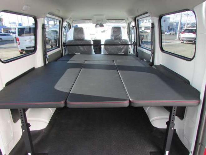 タウンエースバン1.5 GL 4WD　登録済未使用車/スマートアシスト/LEDヘッドライト/ベッドキット/MAD CROSS14インチホイール+ジオランダーX-AT/キーレス/アイドリングストップ/ディスプレイオーディオ 登録済未使用車 1500