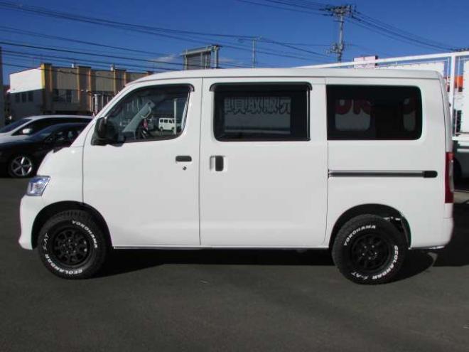 タウンエースバン1.5 GL 4WD　登録済未使用車/スマートアシスト/LEDヘッドライト/ベッドキット/MAD CROSS14インチホイール+ジオランダーX-AT/キーレス/アイドリングストップ/ディスプレイオーディオ 登録済未使用車 1500
