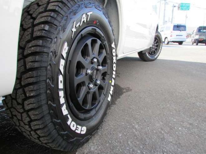 タウンエースバン1.5 GL 4WD　登録済未使用車/スマートアシスト/LEDヘッドライト/ベッドキット/MAD CROSS14インチホイール+ジオランダーX-AT/キーレス/アイドリングストップ/ディスプレイオーディオ 登録済未使用車 1500