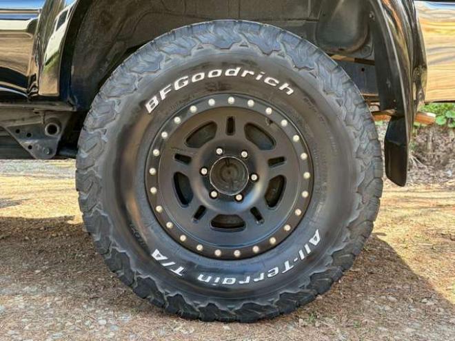 ハイラックスサーフ2.7 SSR-X Vセレクション 4WD　社外ナビ　バックカメラ　リフトアップ　社外アルミホイール　エアコン　ETC　ドライブレコーダー　パワステ　パワーウィンドウ　ABS　キーレスエントリー　ルーフレール 2700