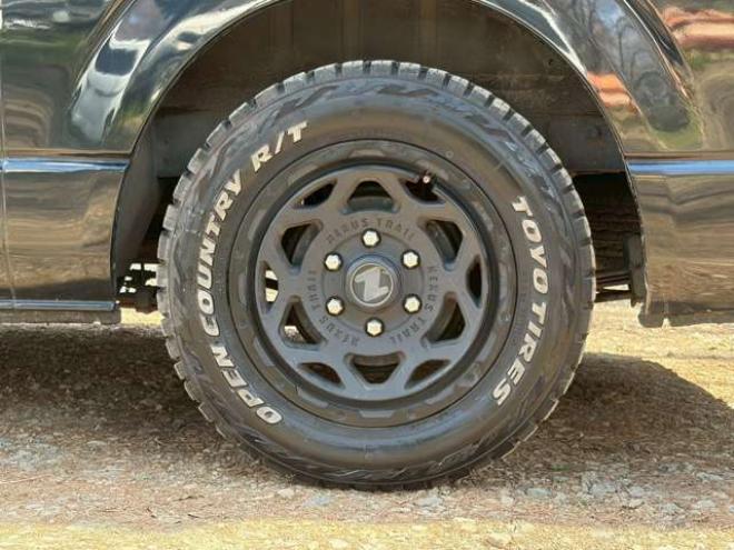 ハイエースコミューター 2.5 GL ディーゼルターボ 4WD　社外アルミ　パワステ　パワーウィンドウ　キーレスエントリー　ETC　ドライブレコーダー　片側電動スライドドア　後席モニタ　TV　ナビ　バックカメラ　エアコン　ABS　横滑り防止装置　全塗装済 2500