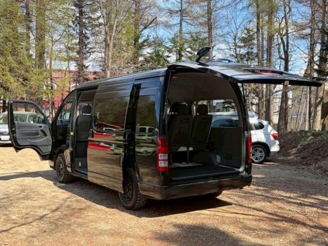 ハイエースコミューター 2.5 GL ディーゼルターボ 4WD　社外アルミ　パワステ　パワーウィンドウ　キーレスエントリー　ETC　ドライブレコーダー　片側電動スライドドア　後席モニタ　TV　ナビ　バックカメラ　エアコン　ABS　横滑り防止装置　全塗装済 2500