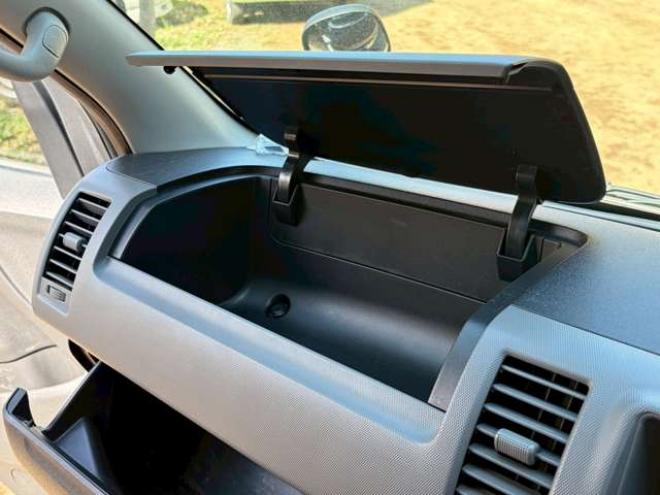ハイエースコミューター 2.5 GL ディーゼルターボ 4WD　社外アルミ　パワステ　パワーウィンドウ　キーレスエントリー　ETC　ドライブレコーダー　片側電動スライドドア　後席モニタ　TV　ナビ　バックカメラ　エアコン　ABS　横滑り防止装置　全塗装済 2500
