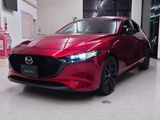 MAZDA3ファストバック 2.0 20S レトロスポーツエディション 4WD　登録済み未使用車/コネクティッドカー/全方位カメラ/パーキングセンサー/10.25インチモニター/メモリー電動シート/電動リアゲート/シートヒーター/18AW 登録済未使用車 2000
