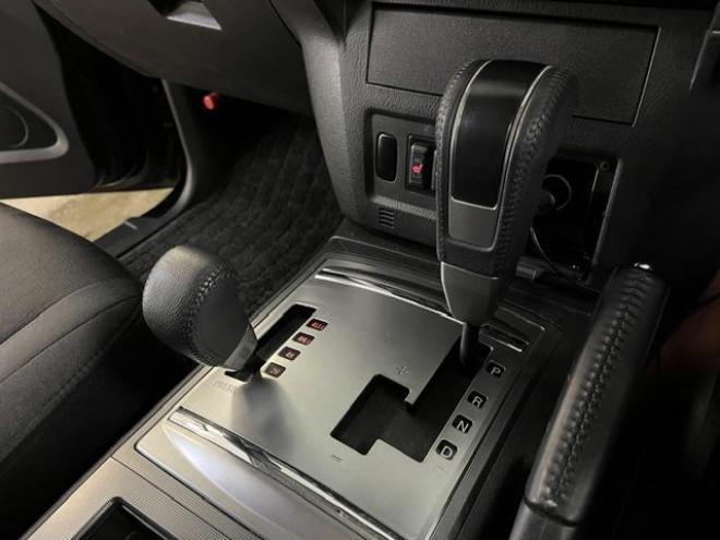 パジェロロングエクシード　寒冷地仕様ダブルバッテリー　禁煙車　エクストリーム１７ＡＷ＋ＴＯＹＯホワイトレタータイヤ　社外１７ＡＷ＋スタッドレスタイヤ　新品ＪＡＯＳブラックマッドガード　ケンウッドナビ　地デジ　Ｂｌｕｅｔｏｏｔｈ 4WD 3200 5Dr