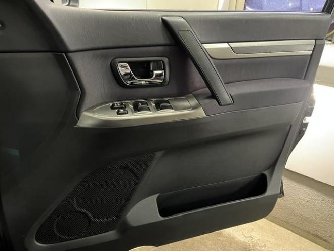 パジェロロングエクシード　寒冷地仕様ダブルバッテリー　禁煙車　エクストリーム１７ＡＷ＋ＴＯＹＯホワイトレタータイヤ　社外１７ＡＷ＋スタッドレスタイヤ　新品ＪＡＯＳブラックマッドガード　ケンウッドナビ　地デジ　Ｂｌｕｅｔｏｏｔｈ 4WD 3200 5Dr