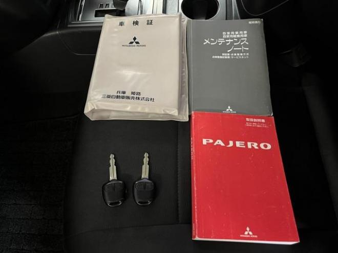 パジェロロングエクシード　寒冷地仕様ダブルバッテリー　禁煙車　エクストリーム１７ＡＷ＋ＴＯＹＯホワイトレタータイヤ　社外１７ＡＷ＋スタッドレスタイヤ　新品ＪＡＯＳブラックマッドガード　ケンウッドナビ　地デジ　Ｂｌｕｅｔｏｏｔｈ 4WD 3200 5Dr