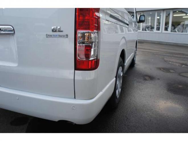 ハイエースファインテックツアラー4WD　R8.1登録済未使用車　デジタルインナーミラー　パノラミックビューモニター　寒冷地仕様　セカンドシート&サードシートオットマン付きキャプテンシート　10人乗り 登録済未使用車 2700