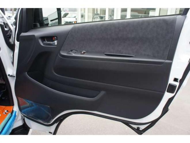 ハイエース2.7 グランドキャビン 4WD　令和7年11月登録　登録済未使用車 走行6キロ　パノラミックビューモニター デジタルインナーミラー　LEDヘッドランプ　LEDフォグランプ　ホワイトパールクリスタルシャイン　メーカー保証付 登録済未使用車 2700