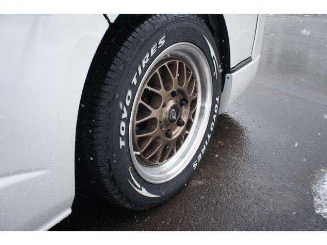 ハイエース2.7 GL ロング ミドルルーフ 4WD　ワンオーナー　ケンウッド9インチナビTV　Bカメラ　フリップダウンモニター　ワークエクストラップ17インチAW　415コブラフロントスポイラー　ベッドキット　LEDヘッドライト　スマキー　AC100V 2700
