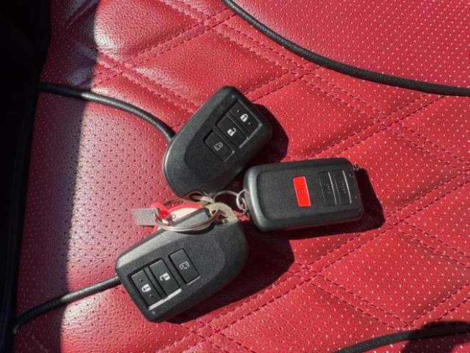 ハイエース2.7 GL ロング ミドルルーフ 4WD　IFUU製　IF-WB8　10人乗り対面ラウンジベッド仕様　415COBRAクリーンルック3フロントスポイラー&バッドラッカー毒牙18インチAW　イクリプス製10.1インチフローティングナヒ　純正EGスターター 2700