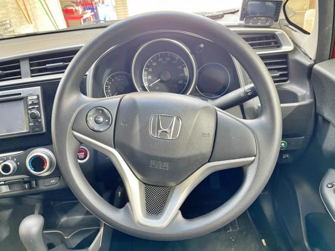 フィット13G Fパッケージ 4WD 5年保証 スマキー Bカメ 夏冬タイヤ 自社認証工場 車検整備2年付 寒冷地仕様 禁煙