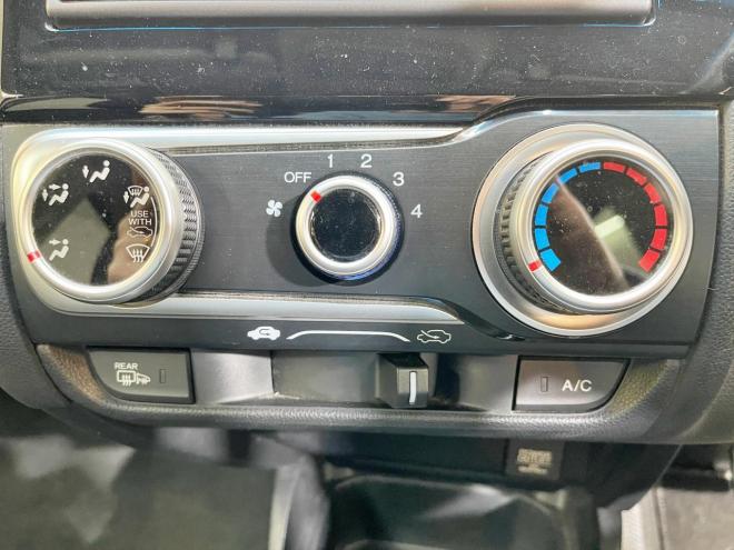 フィット13G Fパッケージ 4WD 5年保証 スマキー Bカメ 夏冬タイヤ 自社認証工場 車検整備2年付 寒冷地仕様 禁煙